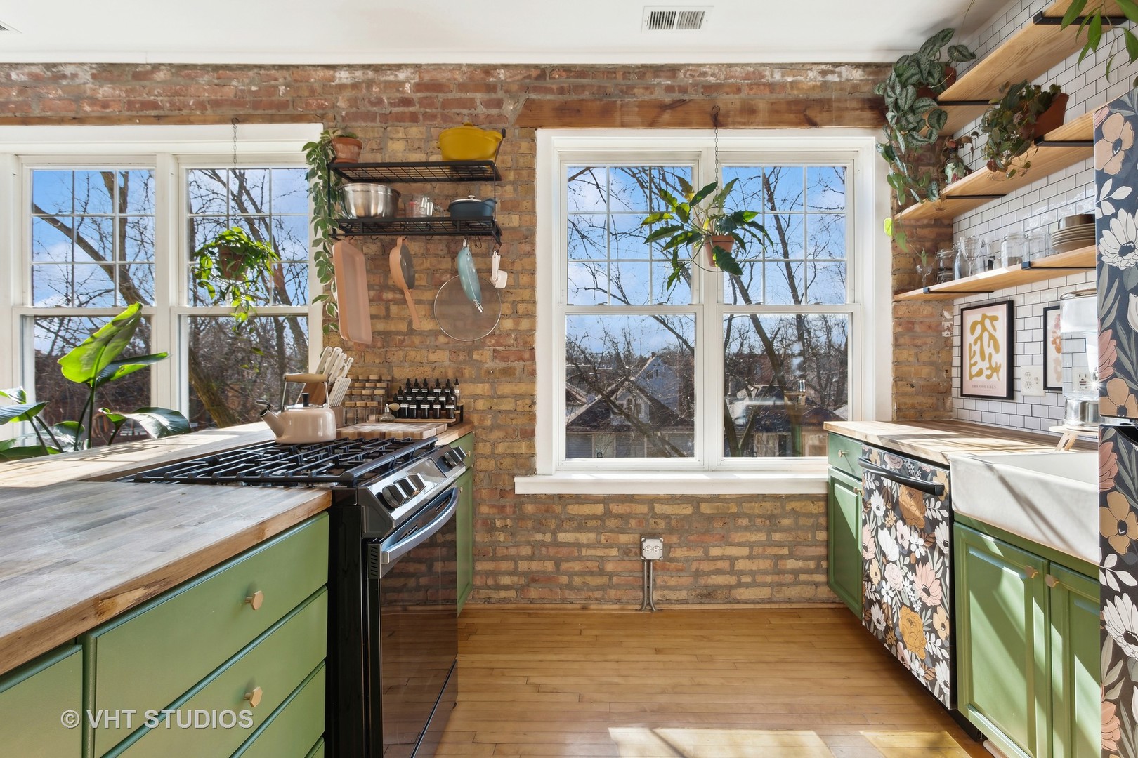 7300 N Wolcott Avenue Unit: 301