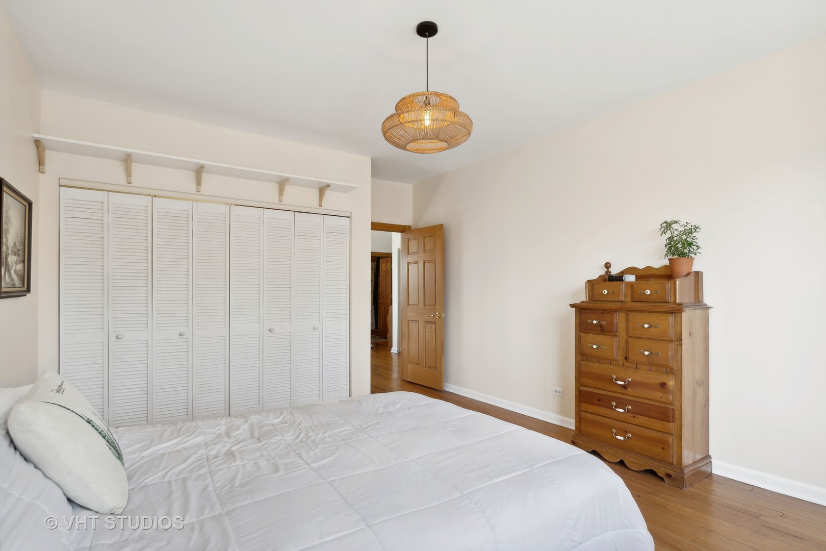 7300 N Wolcott Avenue Unit: 301