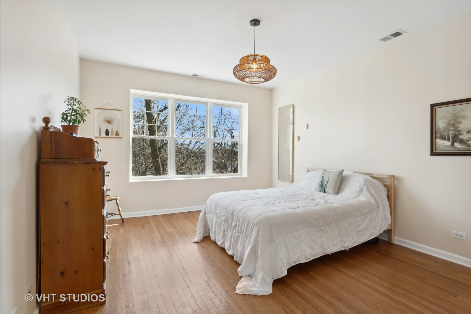 7300 N Wolcott Avenue Unit: 301