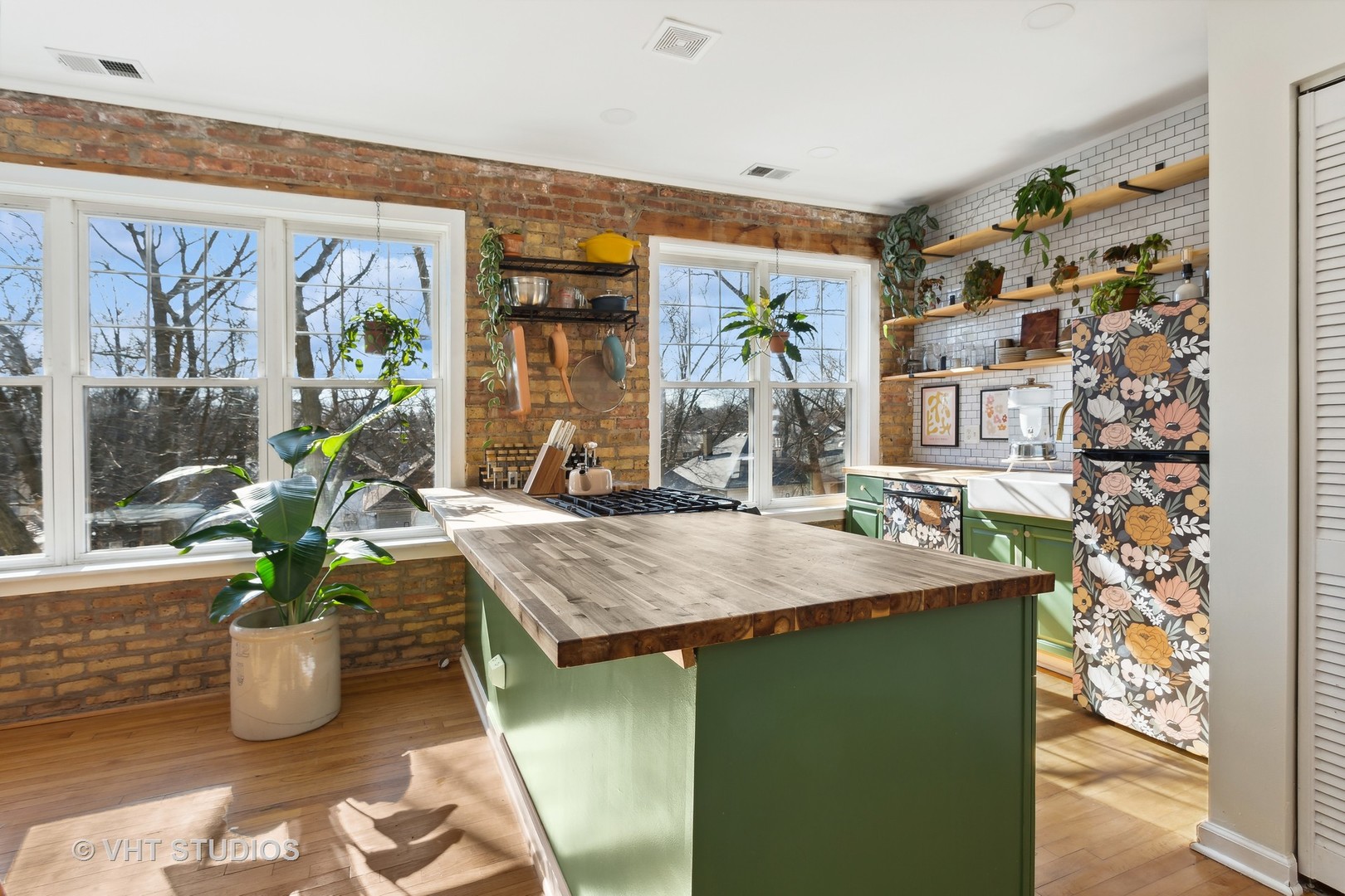 7300 N Wolcott Avenue Unit: 301