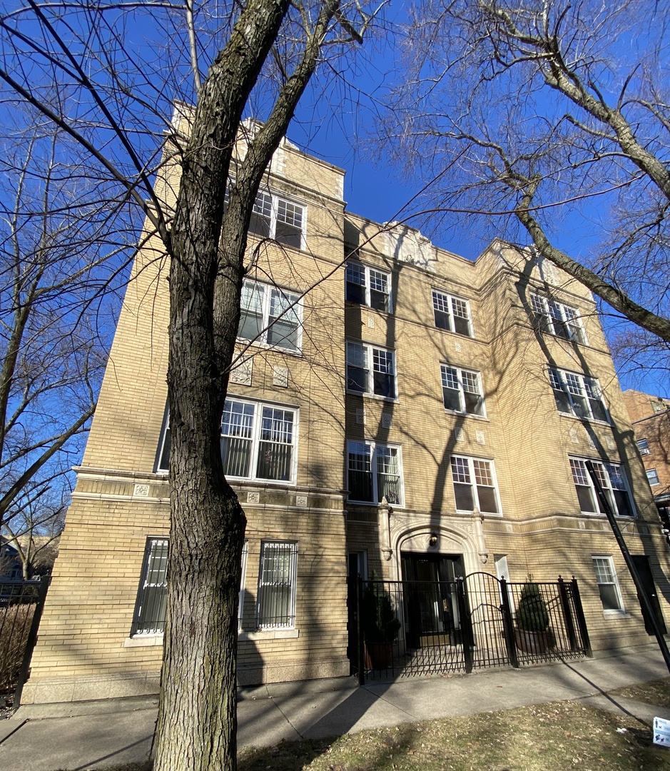 7300 N Wolcott Avenue Unit: 301