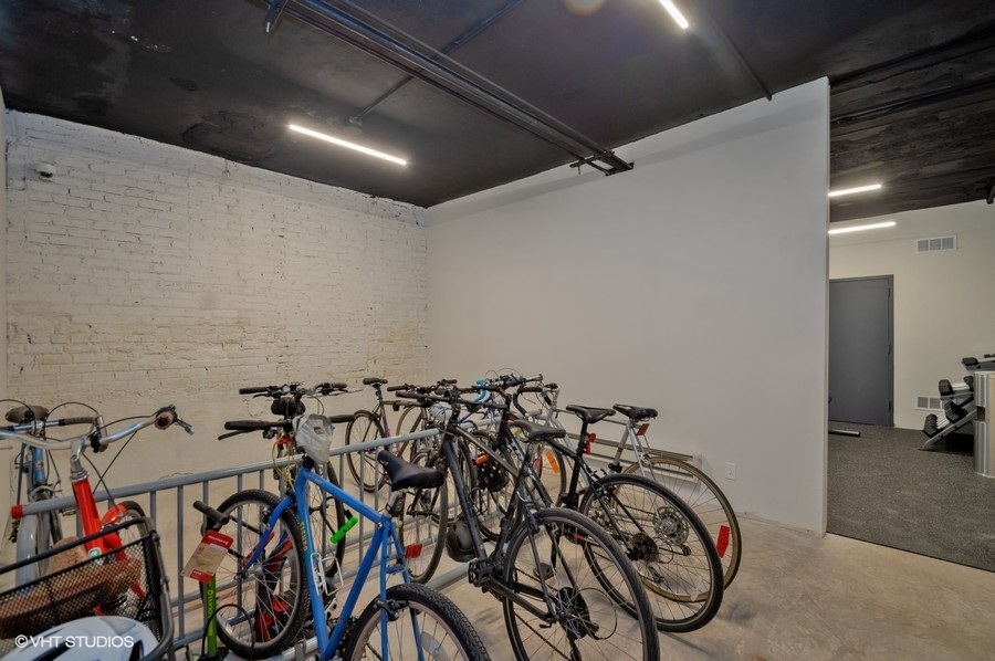 4236 N Kenmore Avenue Unit: 106