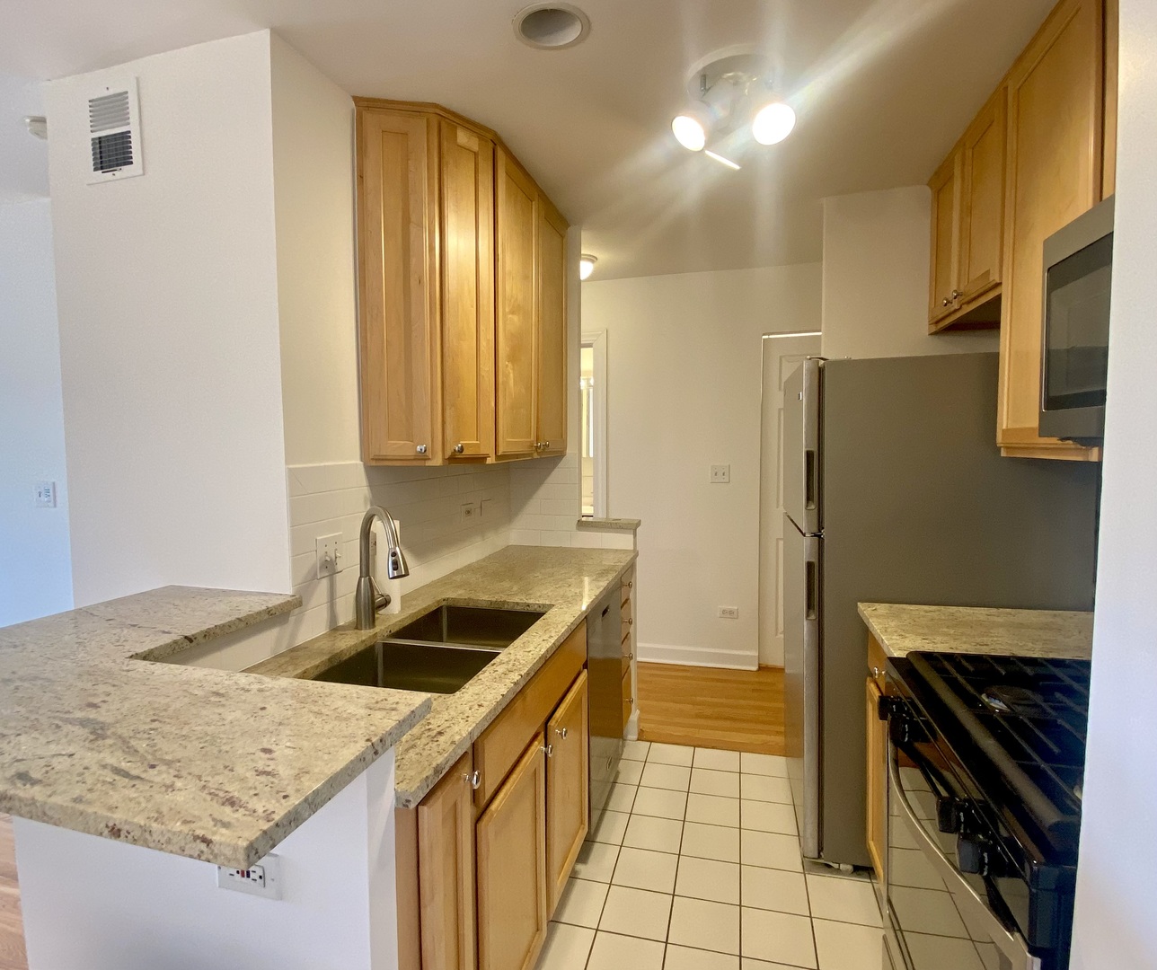 900 W Fullerton Avenue Unit: 5F