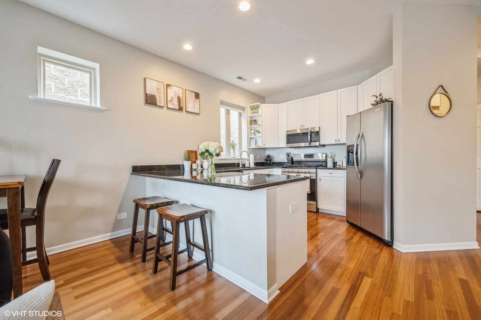 4913 N Lincoln Avenue Unit: 3