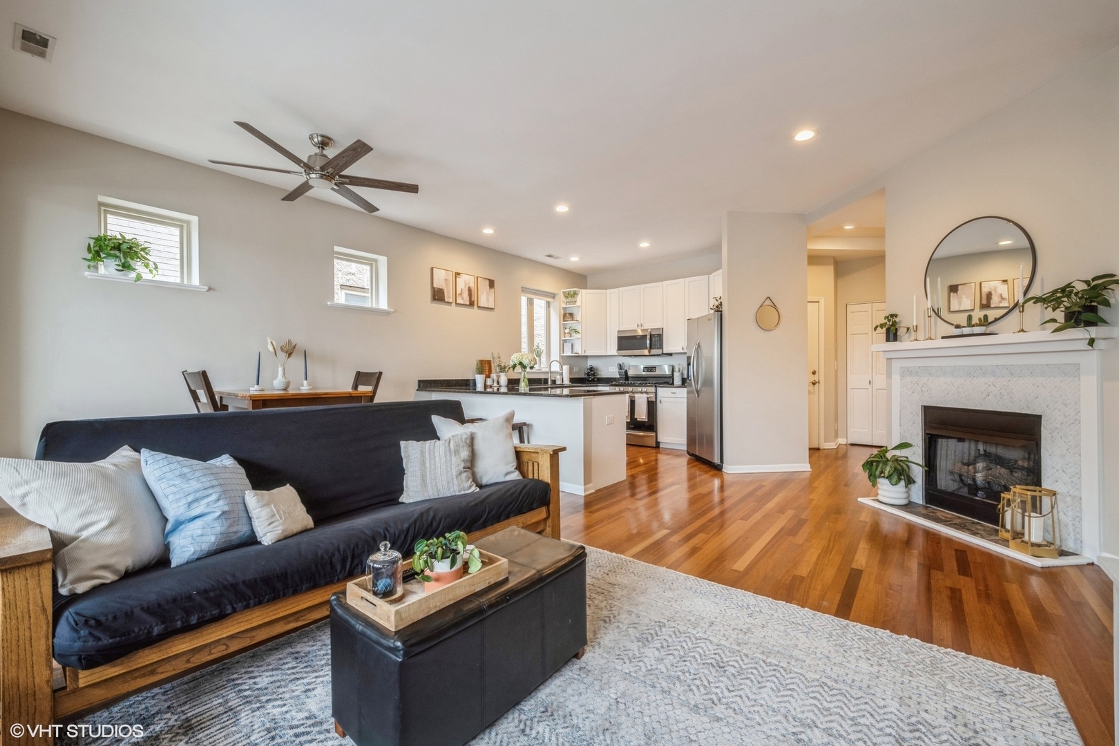 4913 N Lincoln Avenue Unit: 3