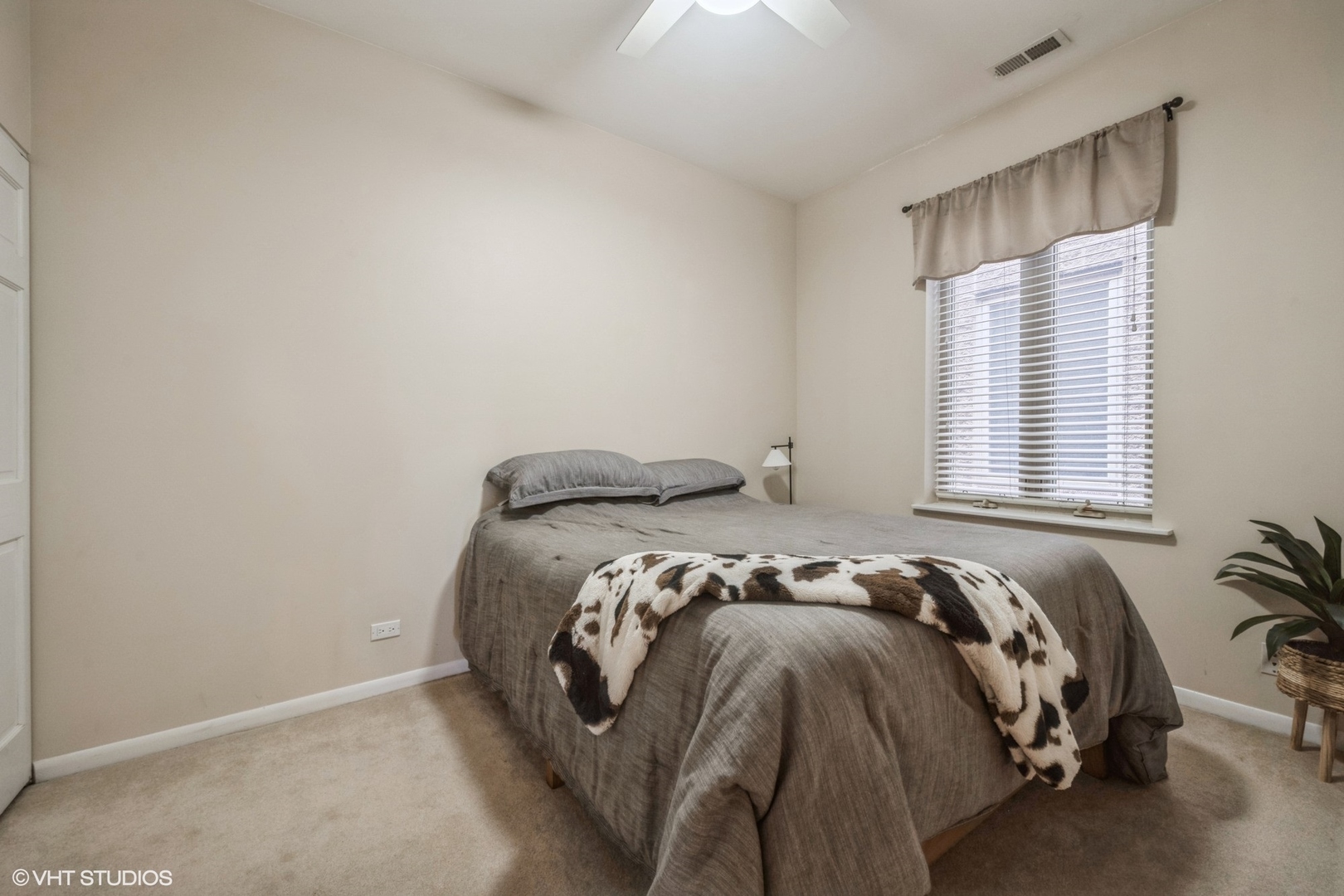 4913 N Lincoln Avenue Unit: 3