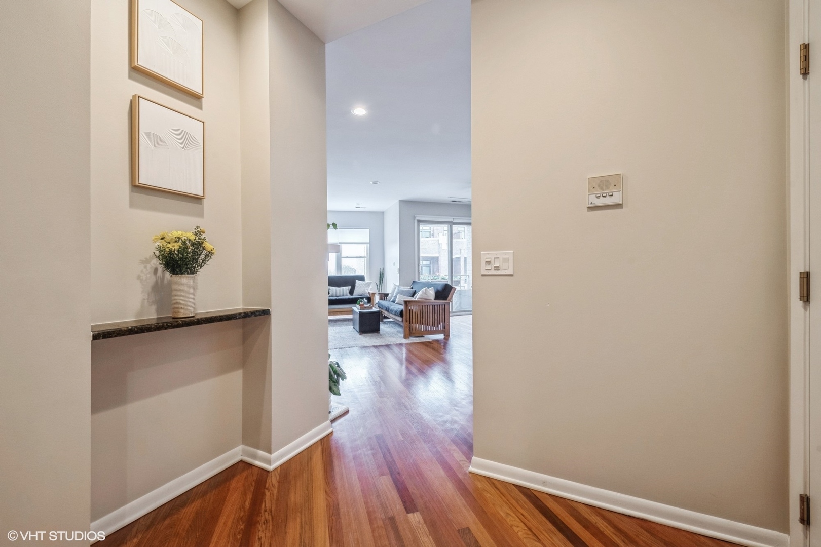 4913 N Lincoln Avenue Unit: 3