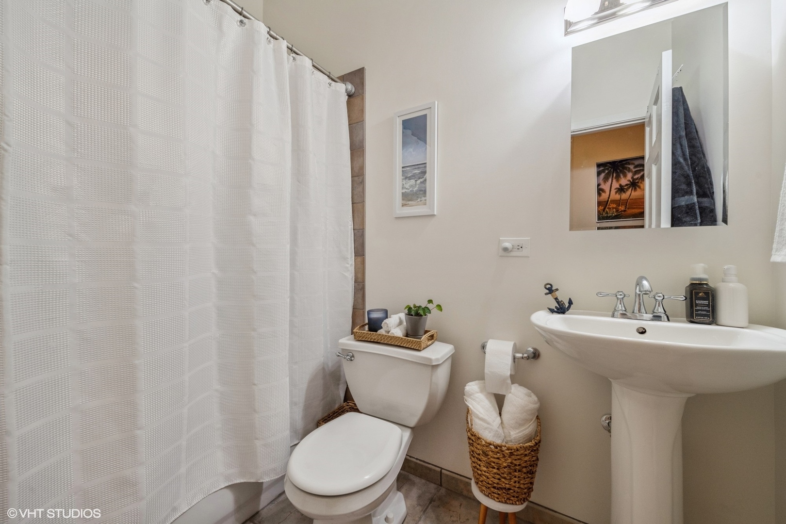 4913 N Lincoln Avenue Unit: 3
