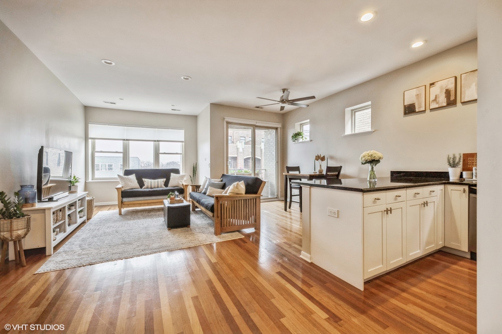4913 N Lincoln Avenue Unit: 3