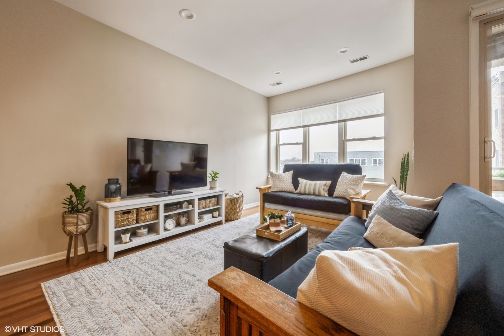 4913 N Lincoln Avenue Unit: 3