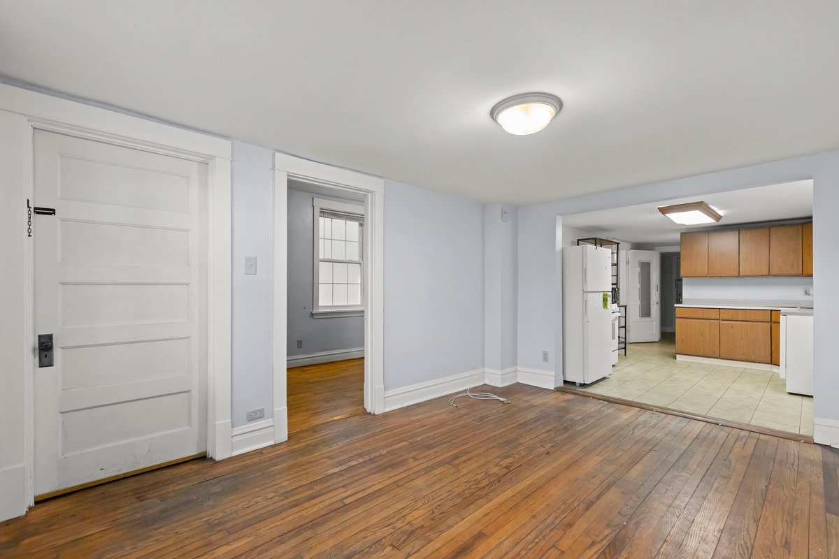 1541 W Barry Avenue Unit: G