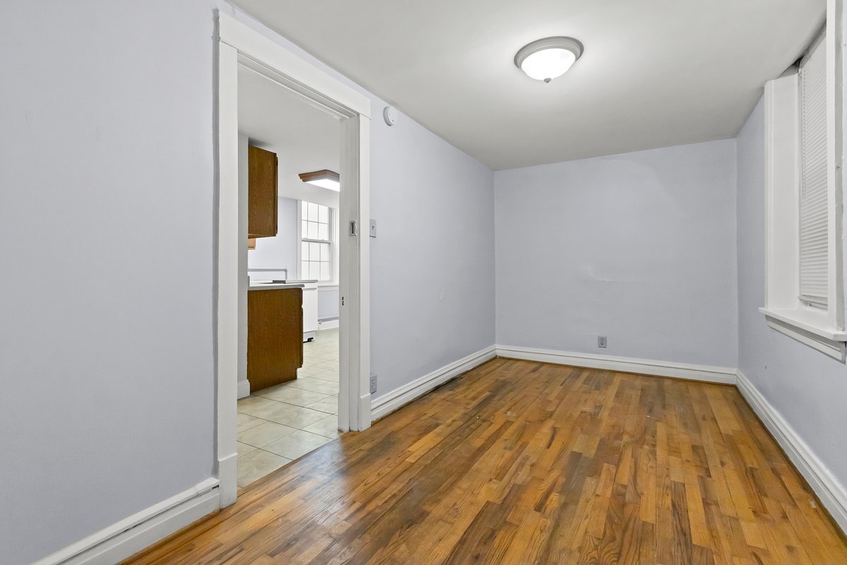 1541 W Barry Avenue Unit: G