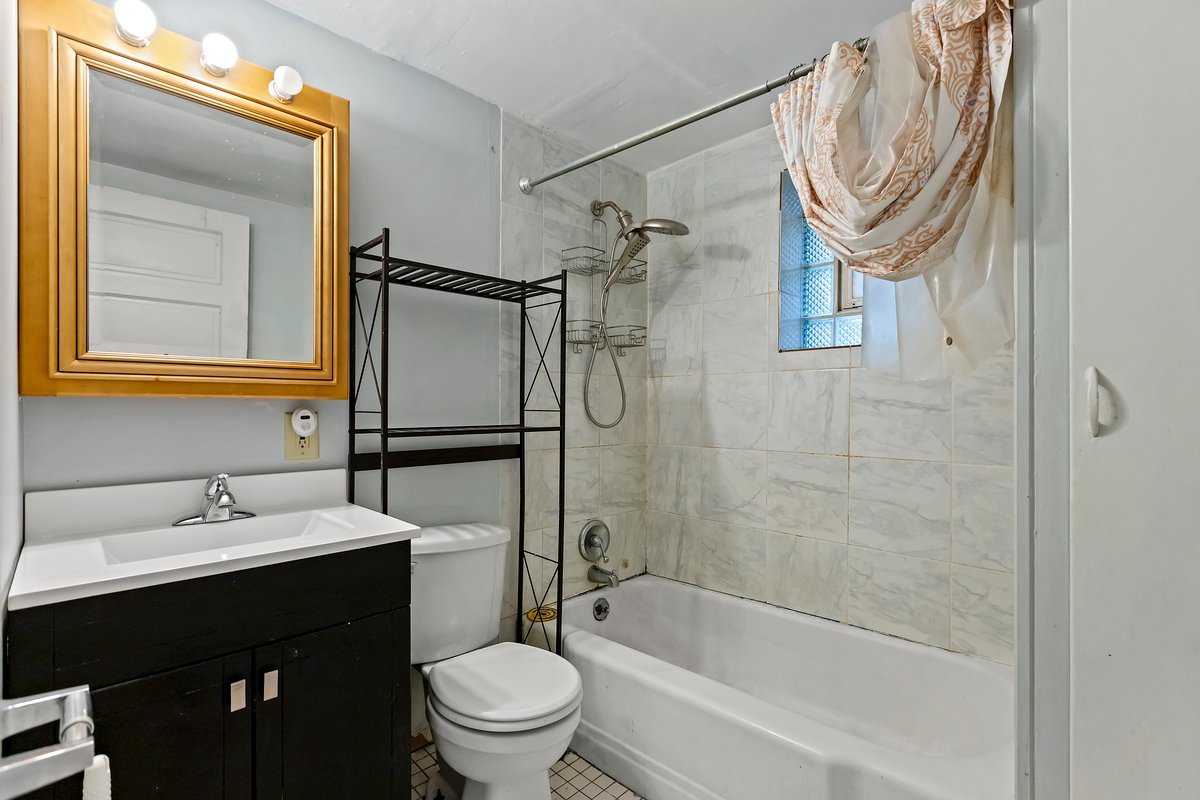 1541 W Barry Avenue Unit: G