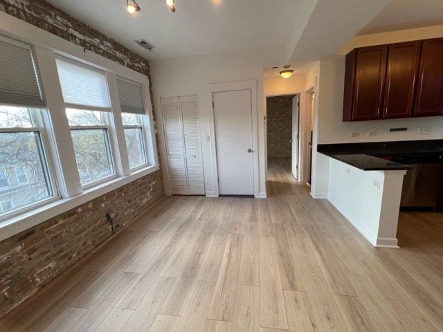 3018 W Belle Plaine Avenue Unit: 3