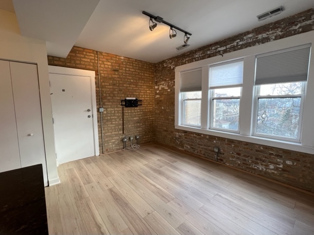 3018 W Belle Plaine Avenue Unit: 3