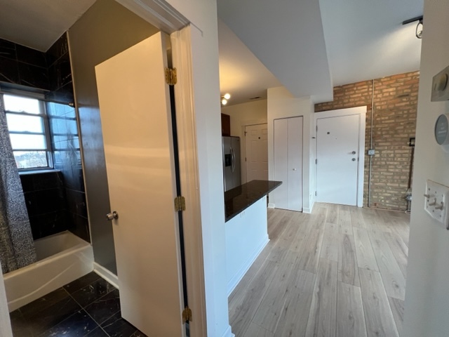 3018 W Belle Plaine Avenue Unit: 3