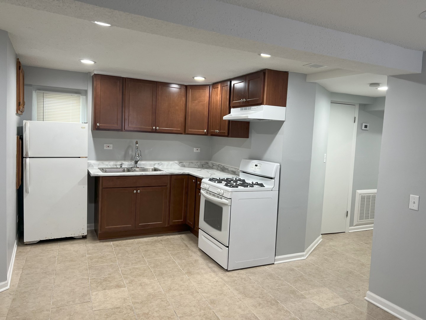 3045 N Kedzie Avenue Unit: G