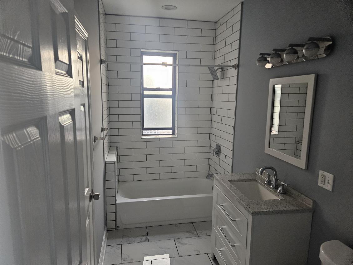 1521 E 67th Place
