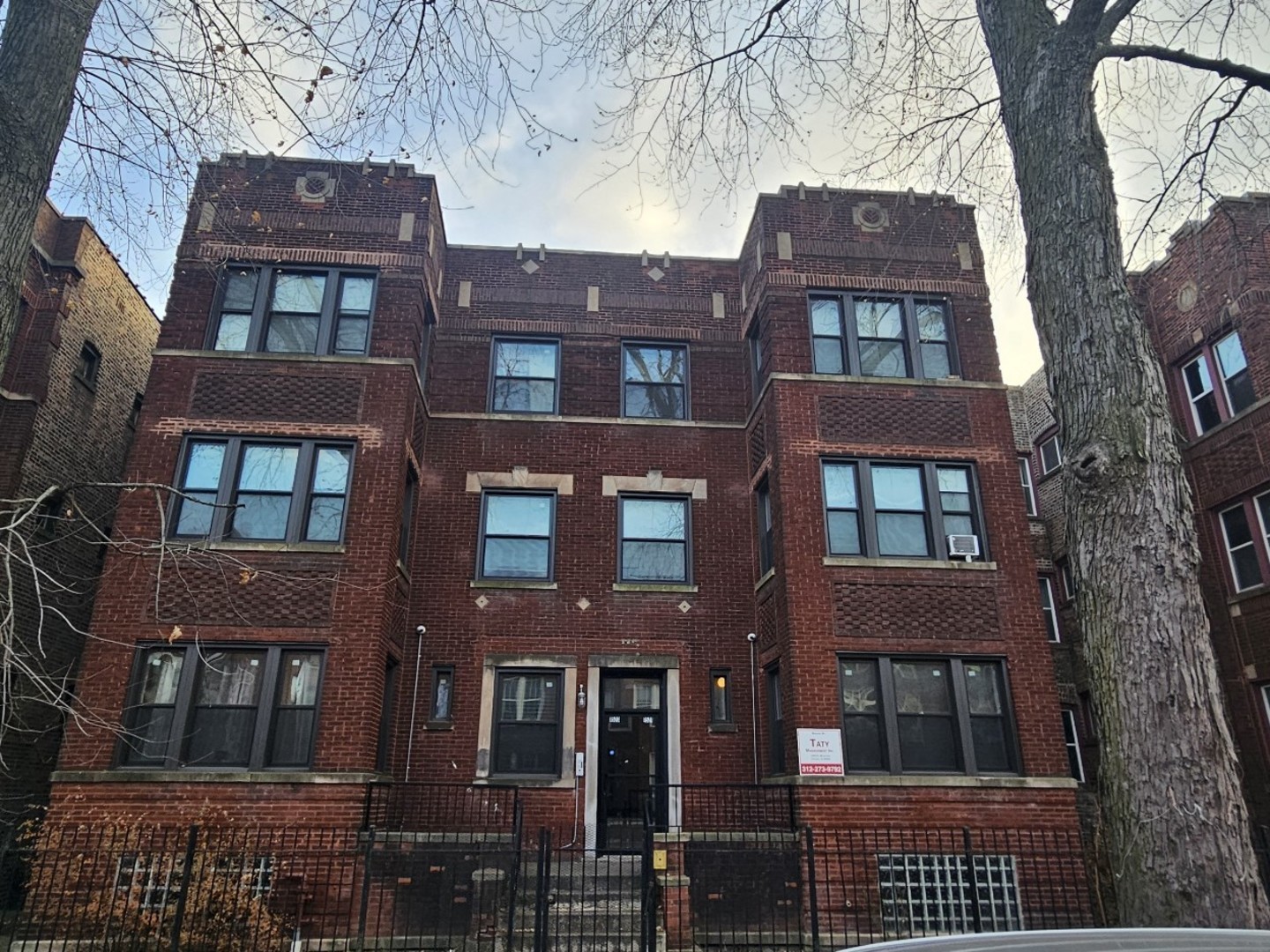 1521 E 67th Place
