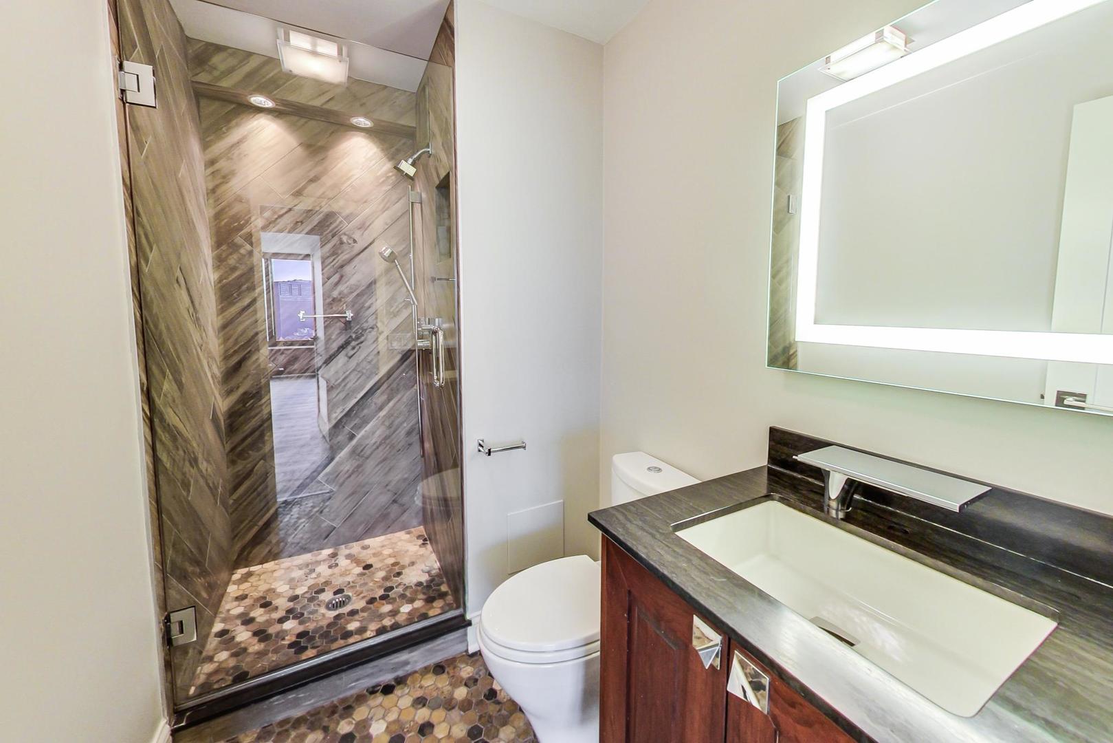 155 N HARBOR Drive Unit: 4003