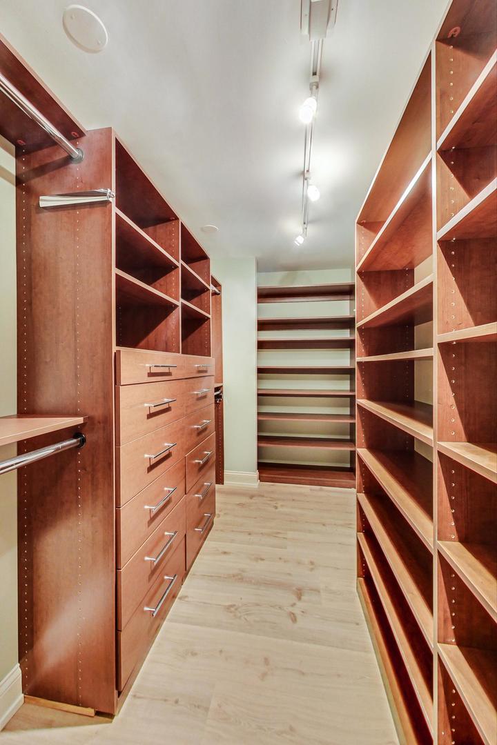 155 N HARBOR Drive Unit: 4003