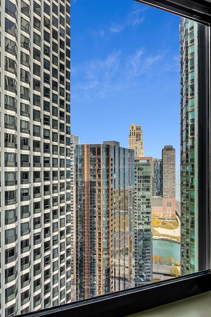 155 N HARBOR Drive Unit: 4003