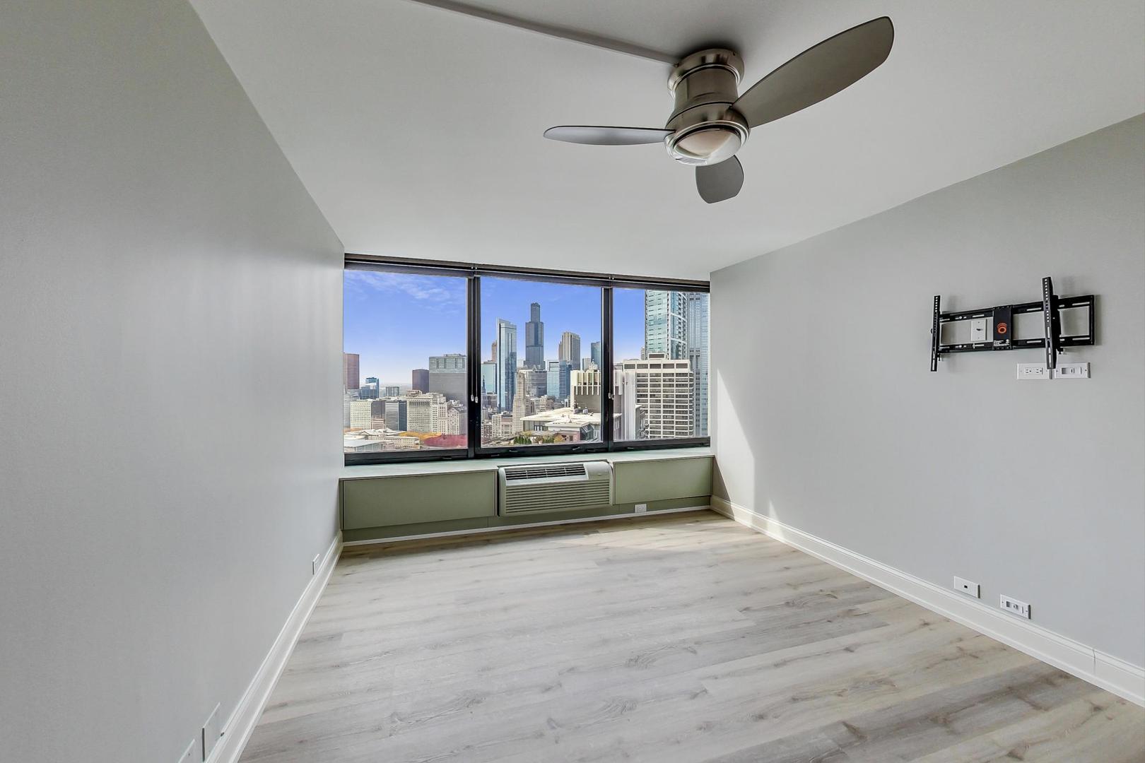 155 N HARBOR Drive Unit: 4003
