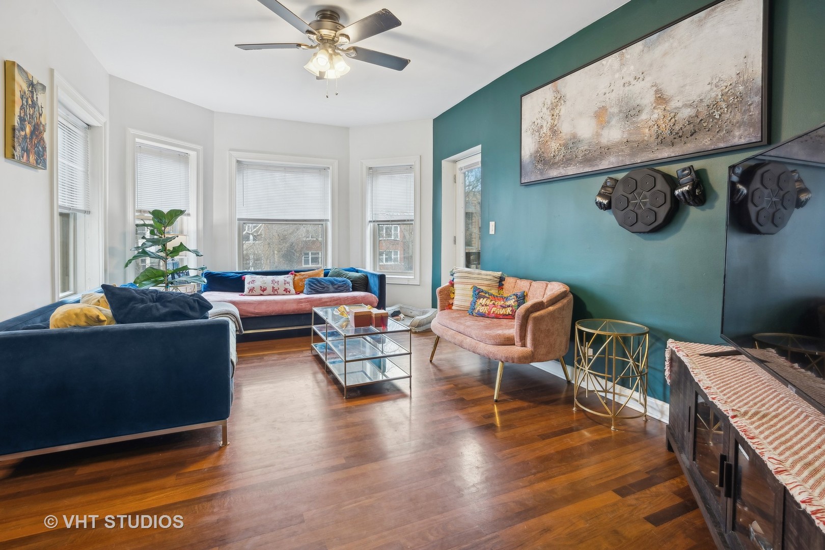 4724 N Beacon Street Unit: 1E