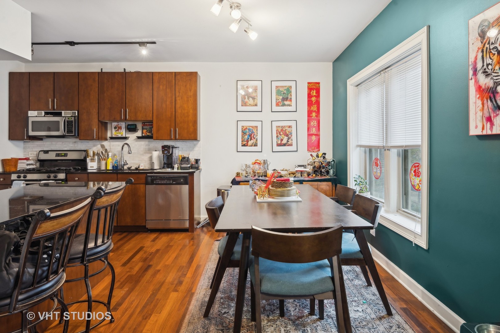 4724 N Beacon Street Unit: 1E