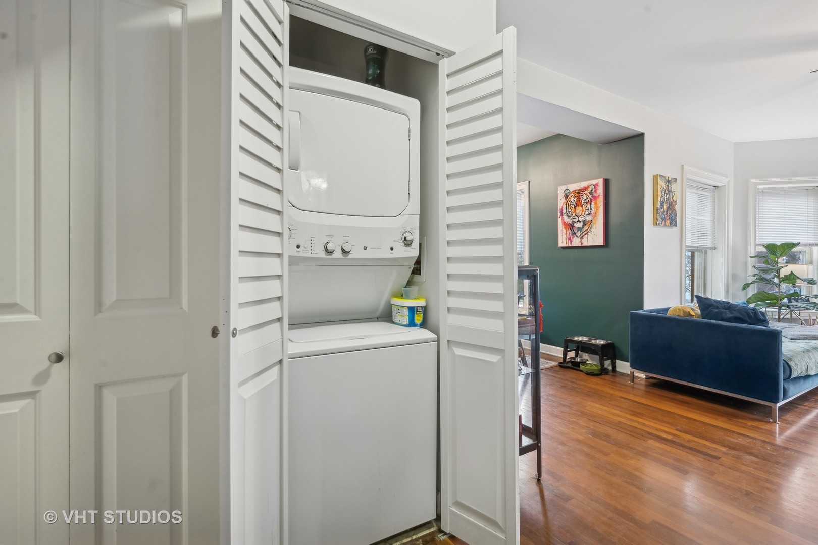 4724 N Beacon Street Unit: 1E