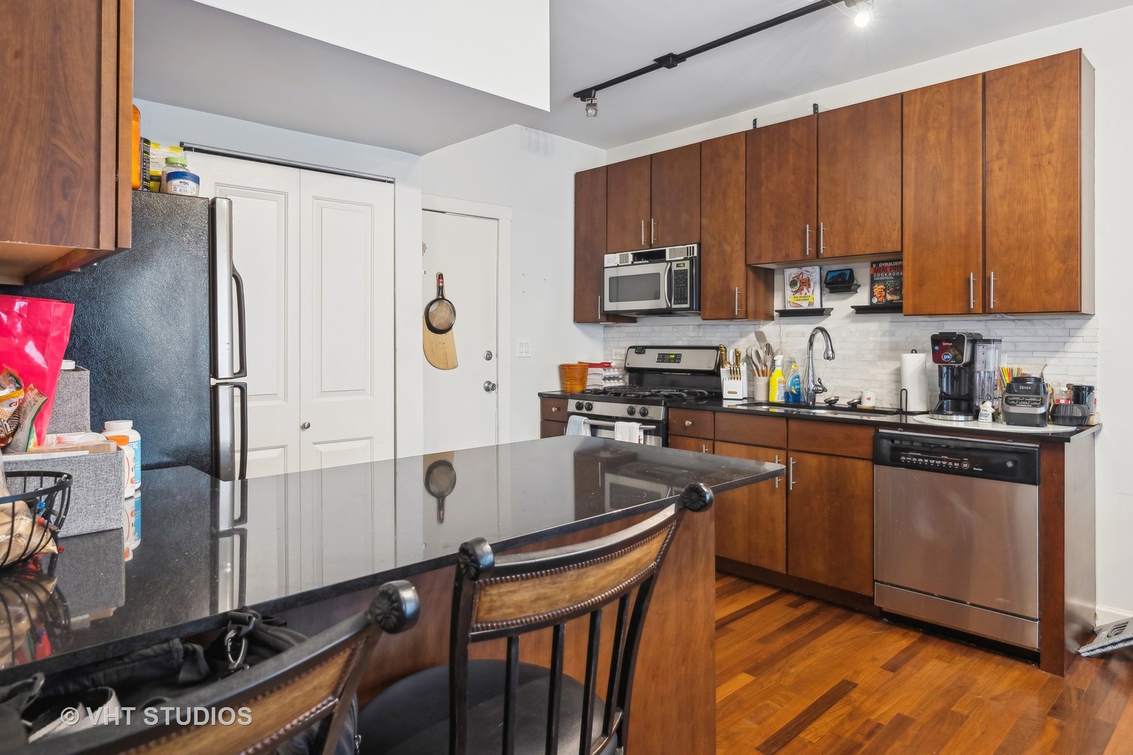 4724 N Beacon Street Unit: 1E