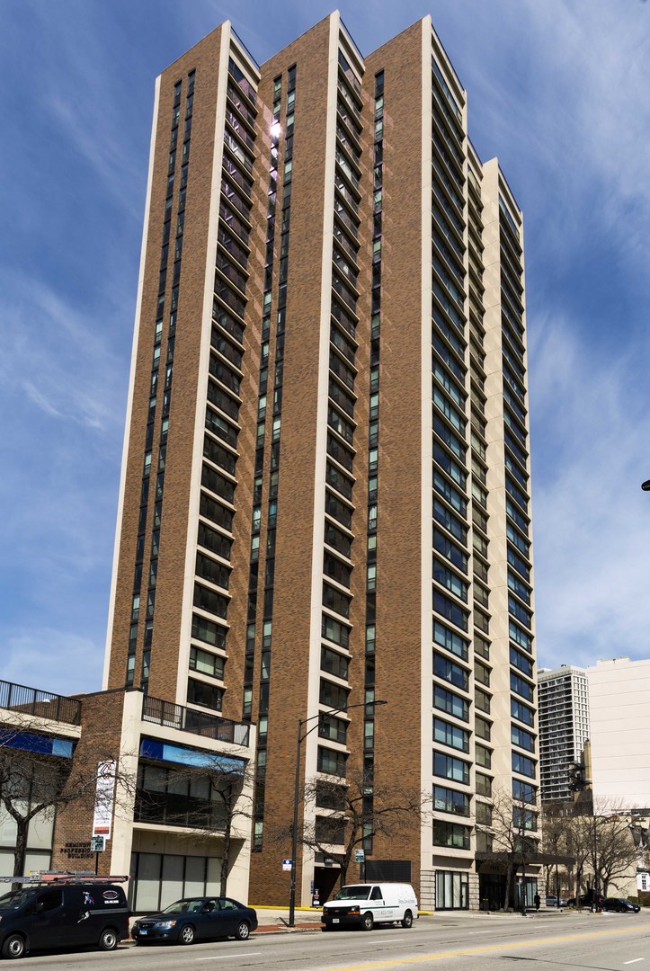 1850 N Clark Street Unit: 1910