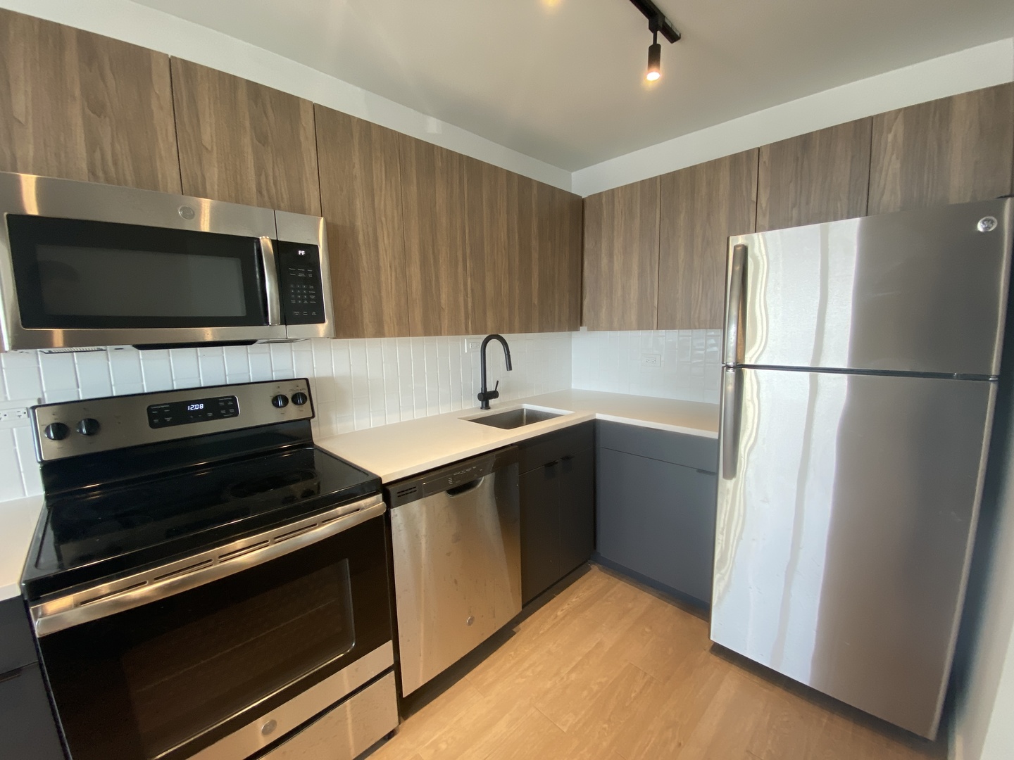 1850 N Clark Street Unit: 1910