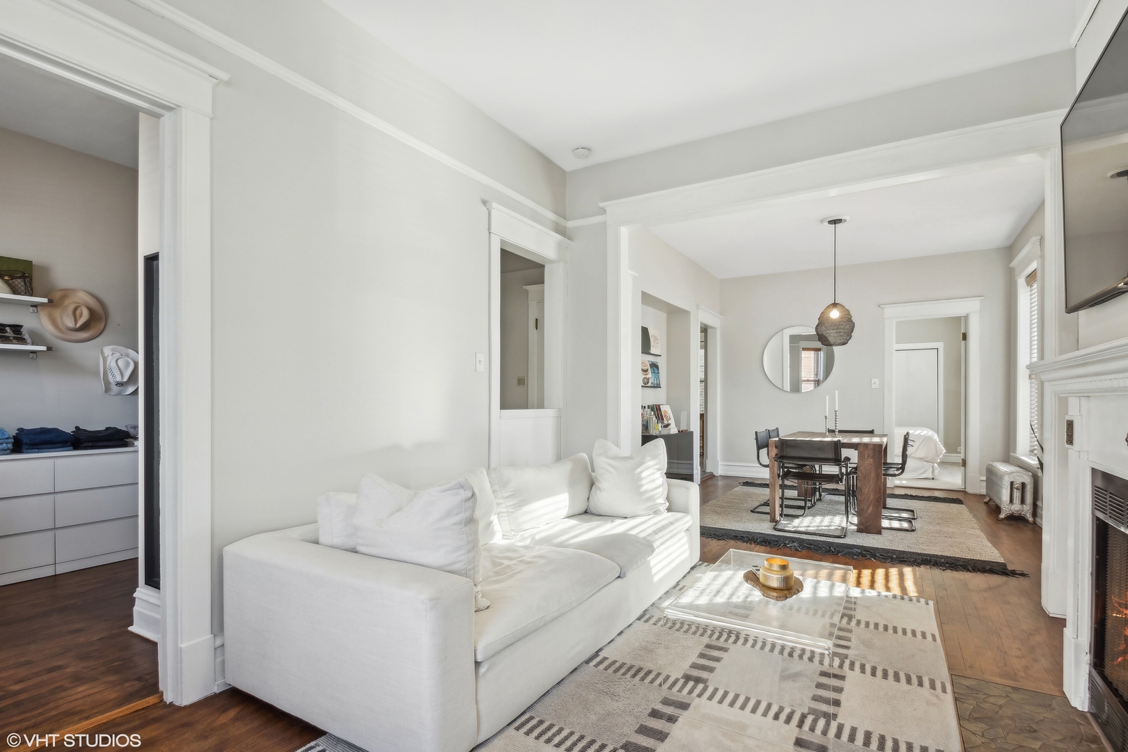 1443 W WAVELAND Avenue Unit: 1