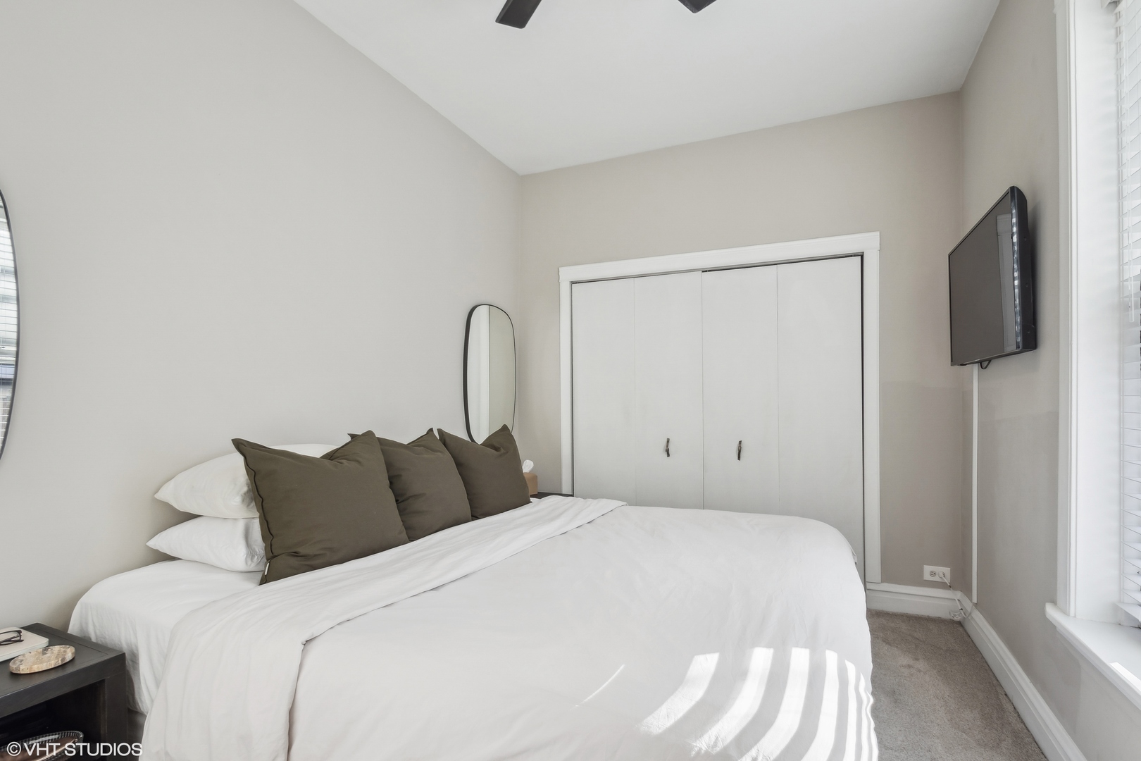 1443 W WAVELAND Avenue Unit: 1