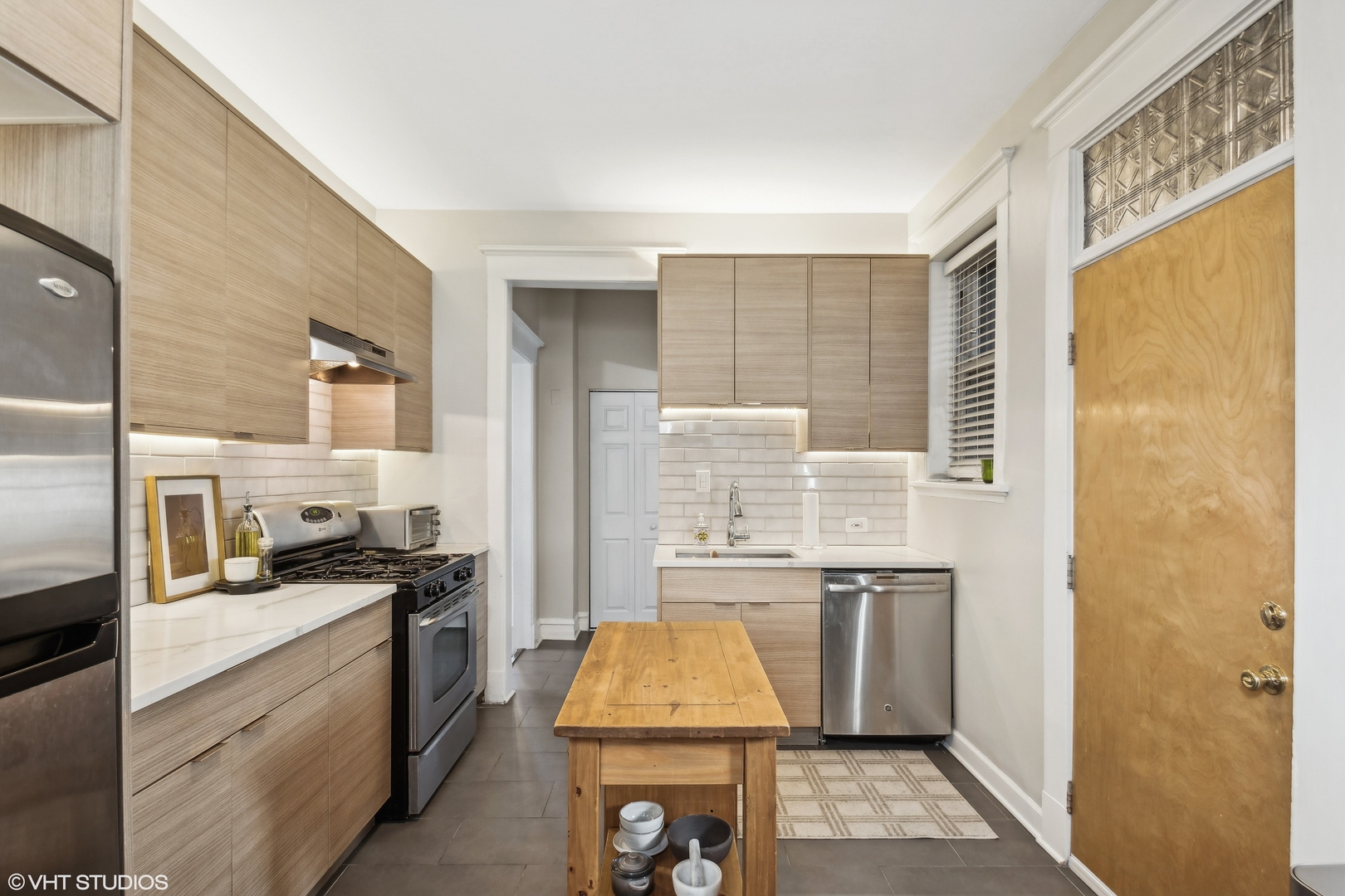 1443 W WAVELAND Avenue Unit: 1