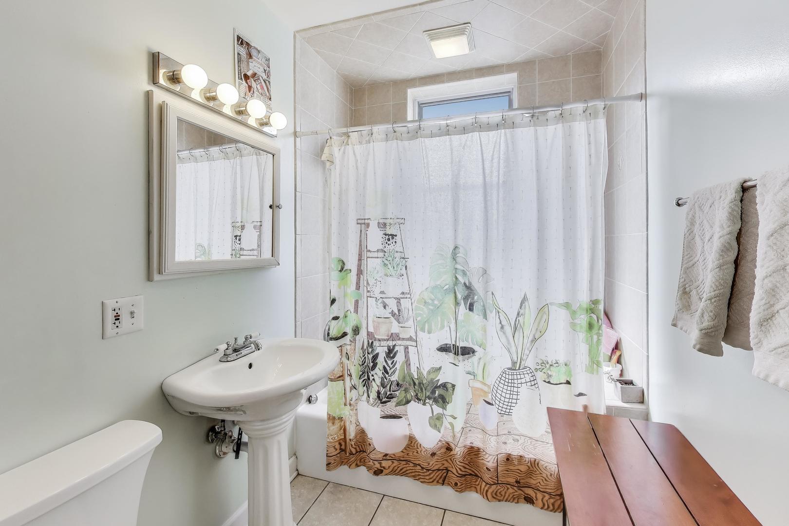 3215 W Sunnyside Avenue Unit: 2-A