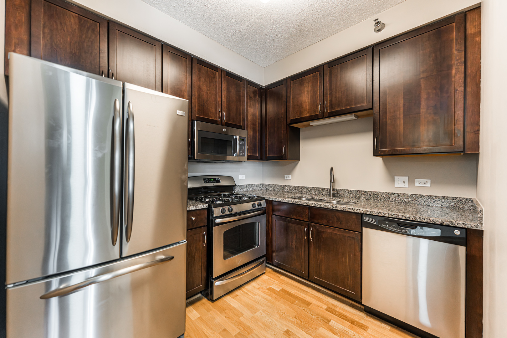 1134 W GRANVILLE Avenue Unit: 1018