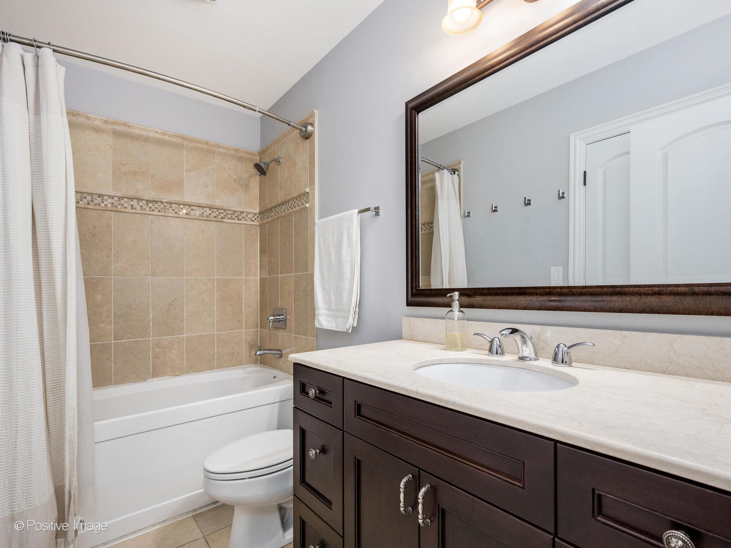 3716 N Kenmore Avenue Unit: 1