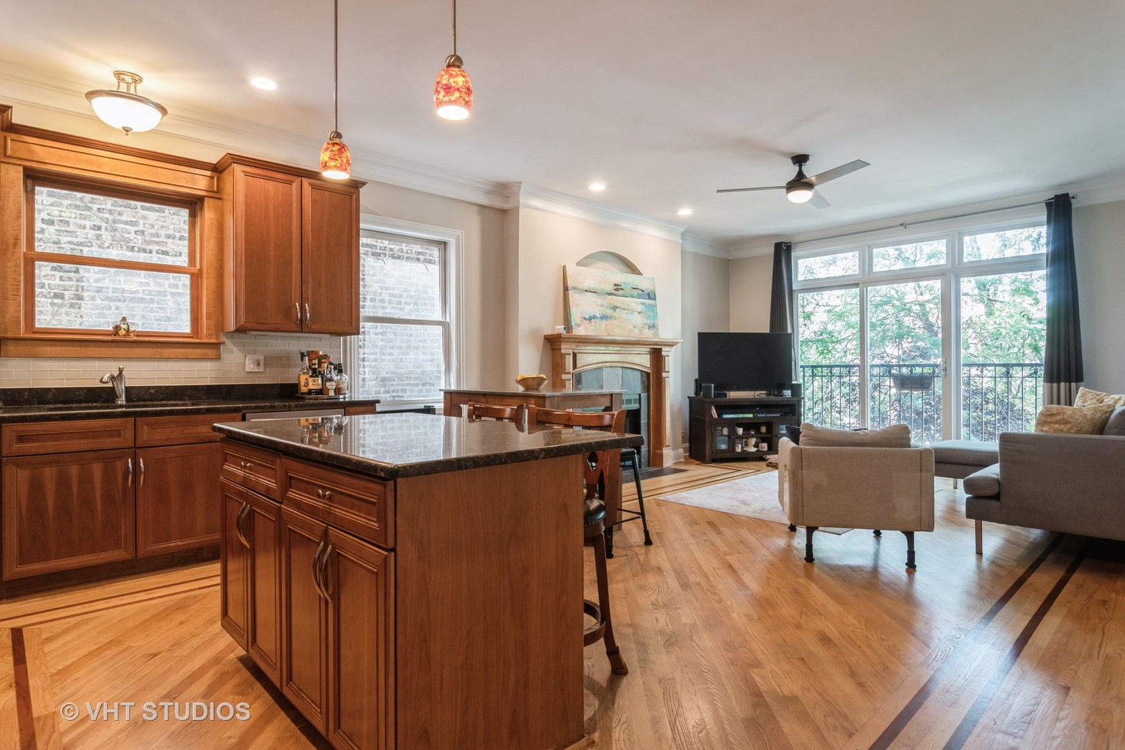 4933 N Winthrop Avenue Unit: 2S