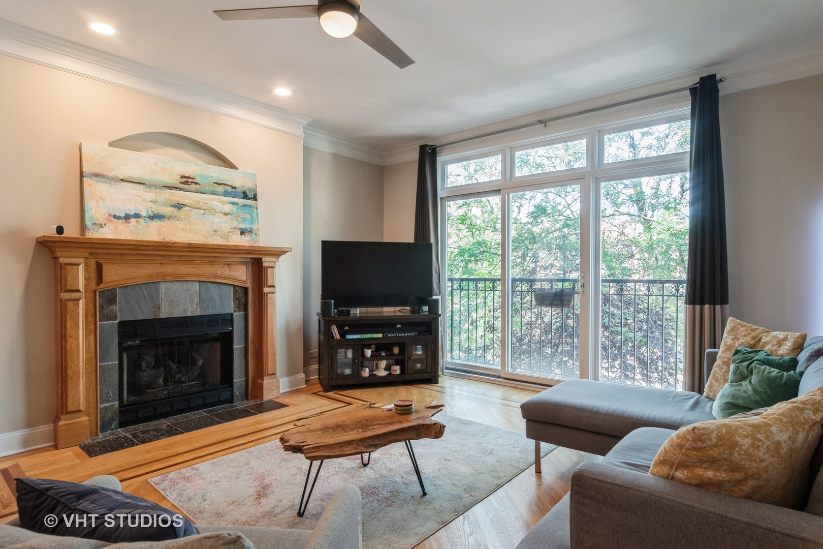 4933 N Winthrop Avenue Unit: 2S