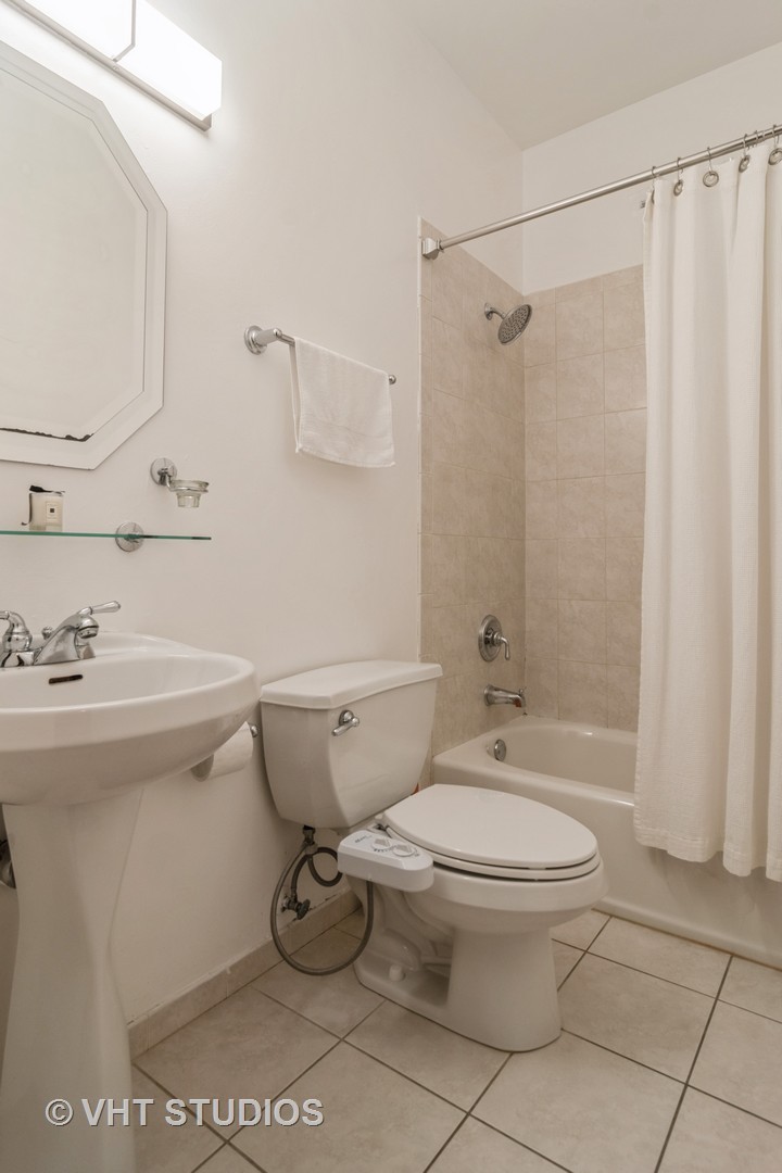 4933 N Winthrop Avenue Unit: 2S