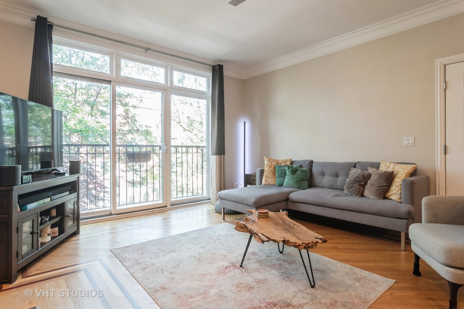 4933 N Winthrop Avenue Unit: 2S