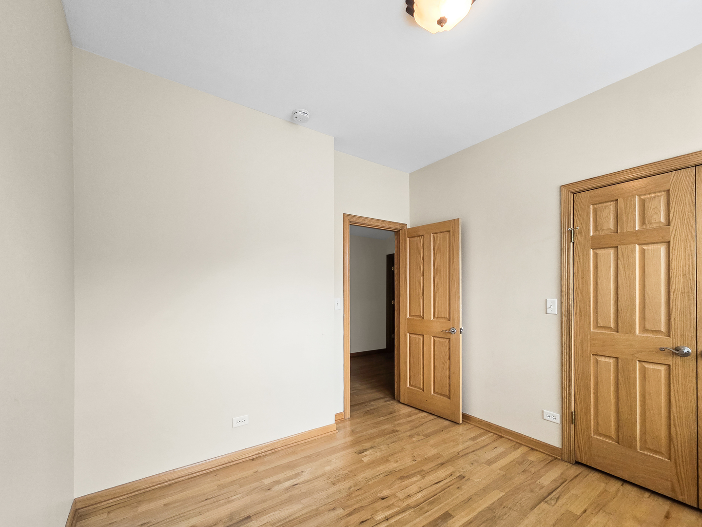 4904 N Drake Avenue Unit: 1W