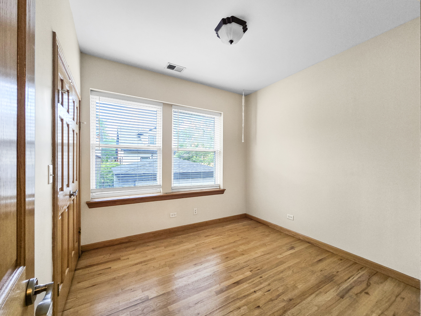 4904 N Drake Avenue Unit: 1W