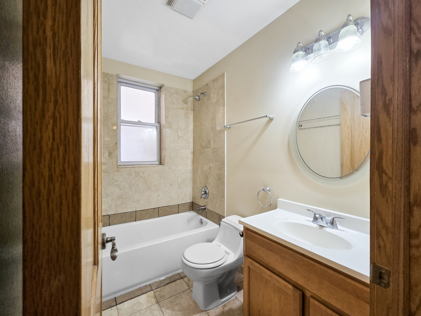 4904 N Drake Avenue Unit: 1W