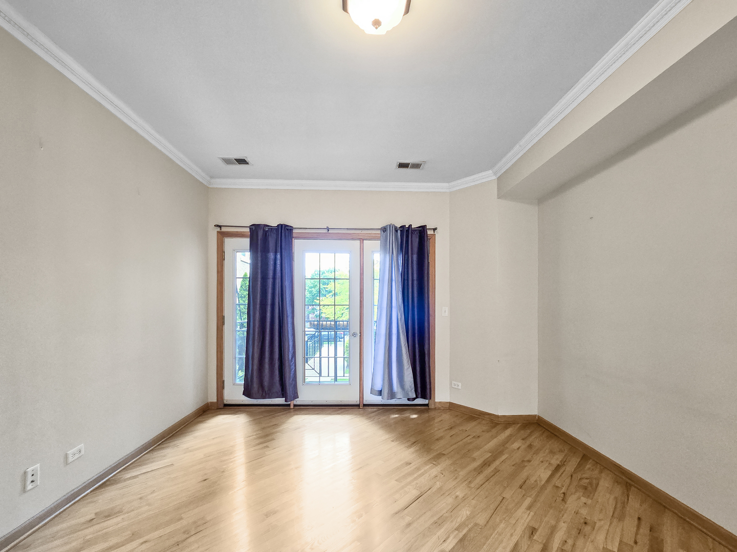 4904 N Drake Avenue Unit: 1W