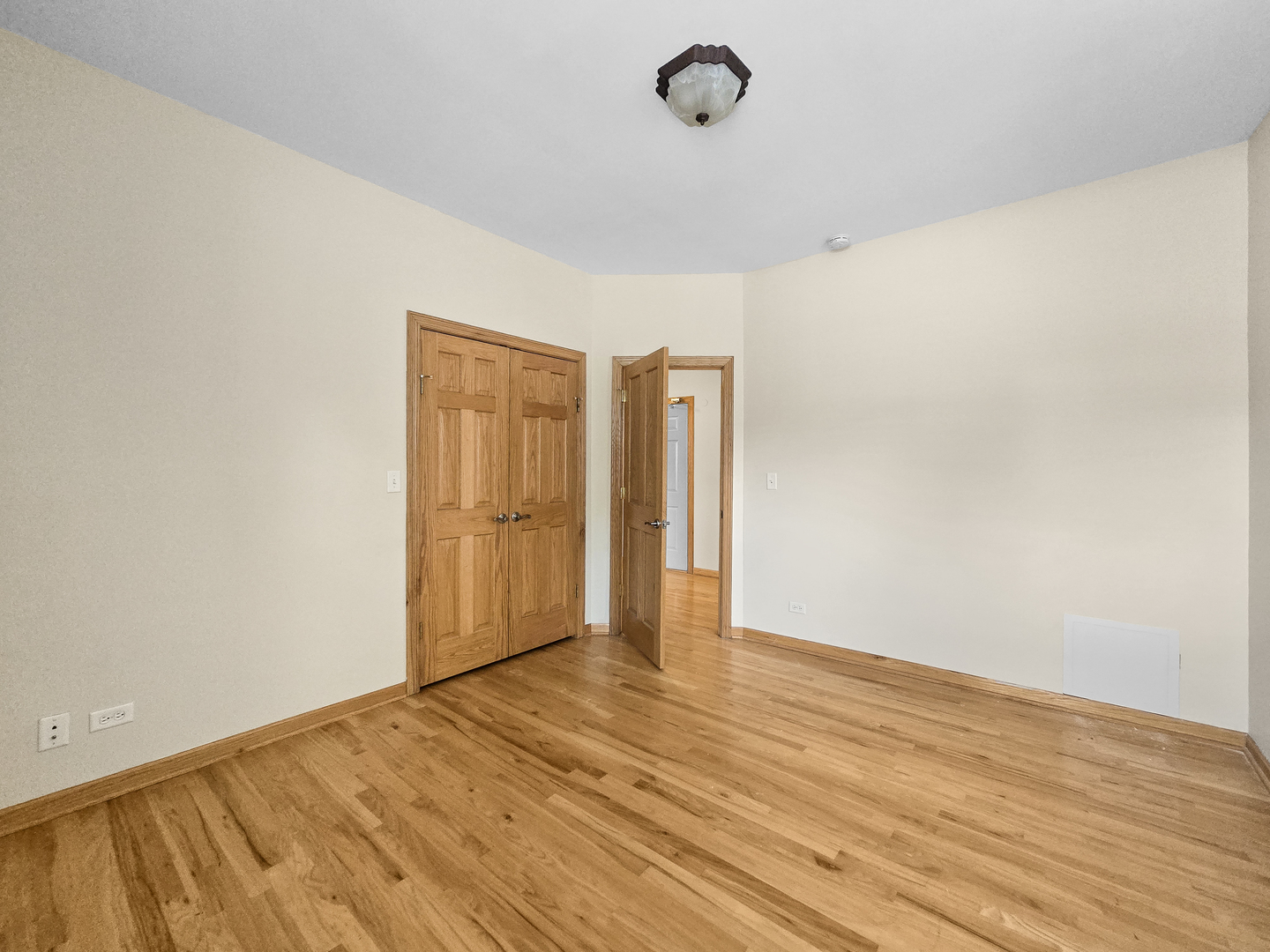 4904 N Drake Avenue Unit: 1W