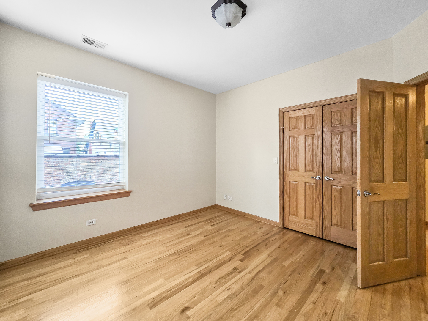 4904 N Drake Avenue Unit: 1W