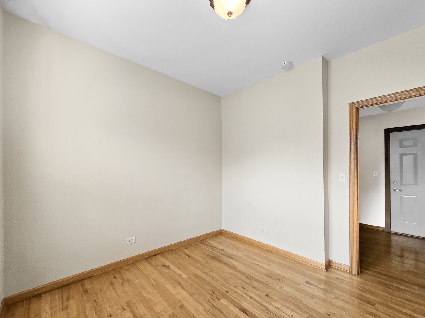 4904 N Drake Avenue Unit: 1W